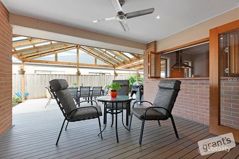 Property photo of 33 Honeyeater Way Pakenham VIC 3810