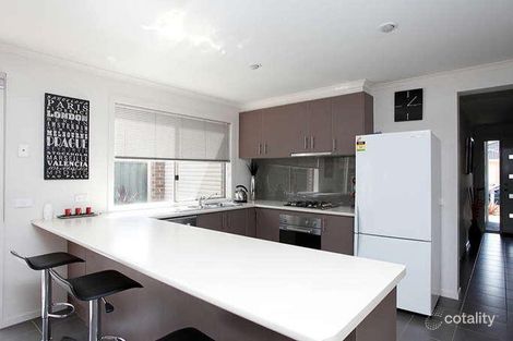 Property photo of 32 Dahlia Drive Caroline Springs VIC 3023