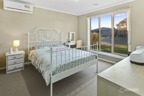 Property photo of 53 Chantenay Parade Cranbourne North VIC 3977