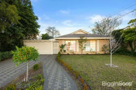 8 SOLSON PL, DONVALE, VIC 3111