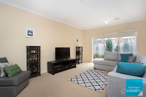 Property photo of 8 Millstream Way Caroline Springs VIC 3023