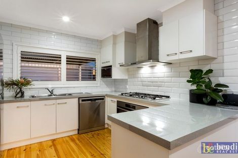 Property photo of 7 Louisa Court Strathdale VIC 3550