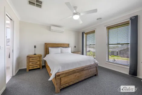 Property photo of 10 Friarbird Way Thurgoona NSW 2640