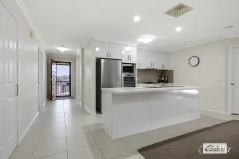 Property photo of 10 Friarbird Way Thurgoona NSW 2640