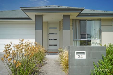 Property photo of 24 Apple Street Fern Bay NSW 2295