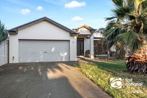 Property photo of 32 Milburn Circuit Caroline Springs VIC 3023