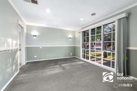 Property photo of 32 Milburn Circuit Caroline Springs VIC 3023