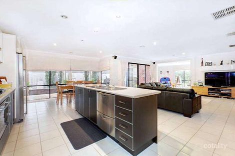 Property photo of 16 York Close Taylors Hill VIC 3037