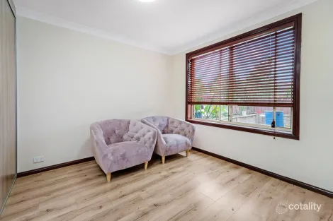 Property photo of 33 Cyclamen Place Macquarie Fields NSW 2564