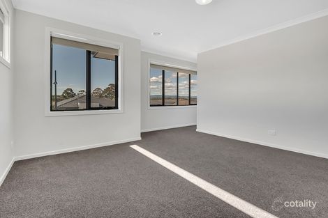 Property photo of 33 Feathertop Crescent Donnybrook VIC 3064
