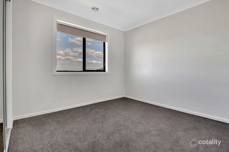 Property photo of 33 Feathertop Crescent Donnybrook VIC 3064