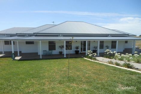 104 Burrows Rd, Burrangong, NSW 2594