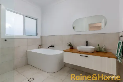 Property photo of 79A Tamworth Street Dubbo NSW 2830
