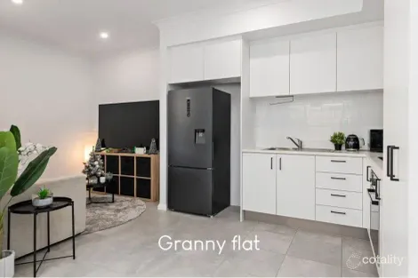 8 Halwes Ave, Menangle Park, NSW 2563