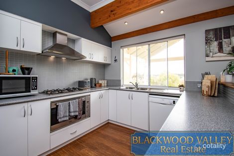 Property photo of 21 Robinia Way Kangaroo Gully WA 6255
