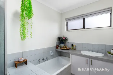 Property photo of 20/20-24 Hamilton Road Bayswater North VIC 3153
