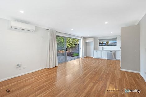 Property photo of 2 Lakeside Drive Kanahooka NSW 2530