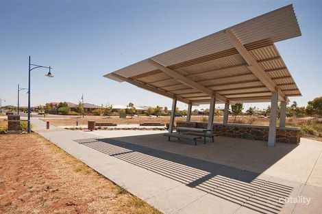 16 Bow Cres, Manor Lakes, VIC 3024