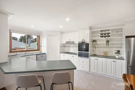 Property photo of 2 Pinelea Grove Gisborne VIC 3437