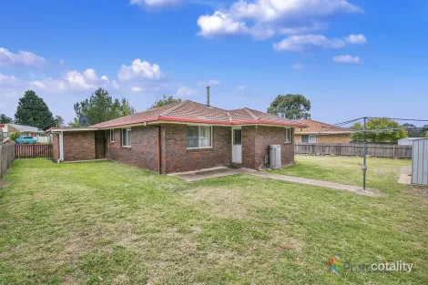 Property photo of 16 Sarah Place Armidale NSW 2350