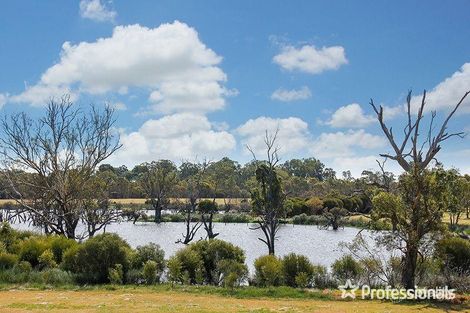 Property photo of 32 Aquaviva Circle Viveash WA 6056