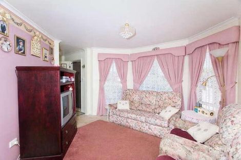 Property photo of 27 Matthews Crescent Roxburgh Park VIC 3064