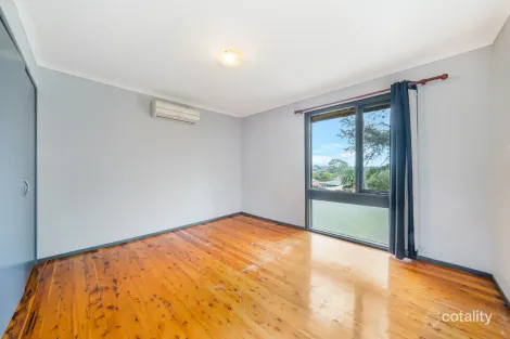 Property photo of 3 Cobb Place Ambarvale NSW 2560
