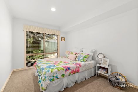 Property photo of 12 Fernbrook Rise Knoxfield VIC 3180