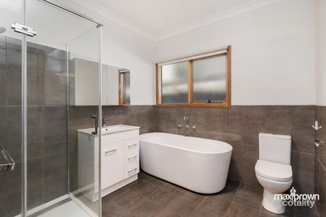 Property photo of 18 Linton Street Waterford Park VIC 3658