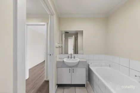 Property photo of 18/4 Paydon Way Hampton Park VIC 3976