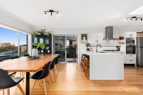 Property photo of 24 Pinnacle Crescent Bulleen VIC 3105