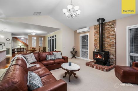 Property photo of 8 Lakeside Drive Berwick VIC 3806