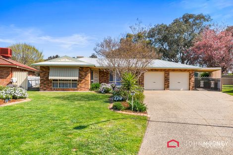 Property photo of 33 Warrambool Crescent Glenfield Park NSW 2650