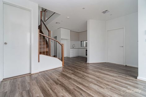 Property photo of 10 Attain Walk Roxburgh Park VIC 3064