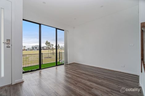 Property photo of 10 Attain Walk Roxburgh Park VIC 3064