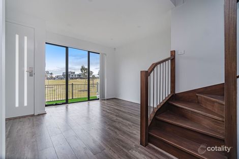 Property photo of 10 Attain Walk Roxburgh Park VIC 3064