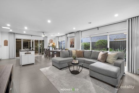 Property photo of 10 Aspect Lane Cranbourne North VIC 3977