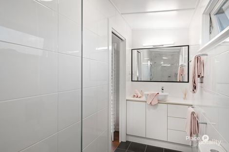 Property photo of 24 Paramount Terrace Seven Hills QLD 4170