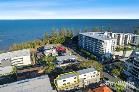10 Rock St, Scarborough, QLD 4020