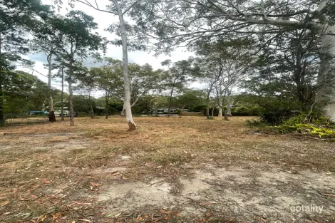 19 Rhodes St, Macleay Island, QLD 4184