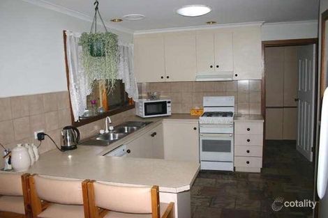 Property photo of 18 Mounsey Court Sunbury VIC 3429