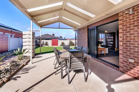 19 Menhennet Dr, Delacombe, VIC 3356