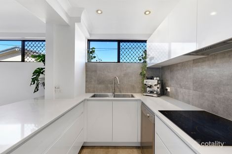 Property photo of 2/59 Hooker Boulevard Broadbeach Waters QLD 4218