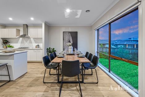 Property photo of 21 Rossiter Retreat Cranbourne North VIC 3977