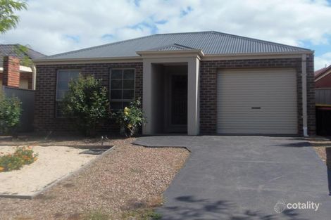 Property photo of 14 Hunts Cross Way Caroline Springs VIC 3023
