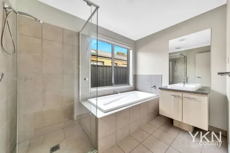 Property photo of 18 Allambee Drive Harkness VIC 3337