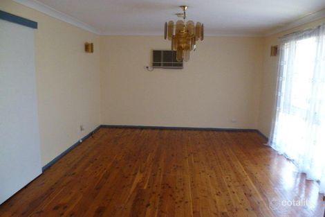 Property photo of 9 Fiona Place Ingleburn NSW 2565