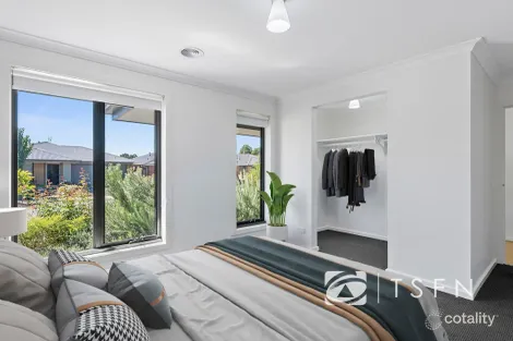 Property photo of 4 Bradfield Loop Strathfieldsaye VIC 3551