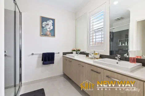 Property photo of 36 Nankeen Loop Beveridge VIC 3753