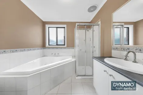 Property photo of 38 Thames Way Roxburgh Park VIC 3064